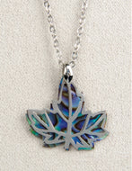 Glacier Pearle Necklace Maple Leaf Swing