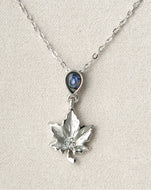 Glacier Pearle Necklace Maple Leaf Frost