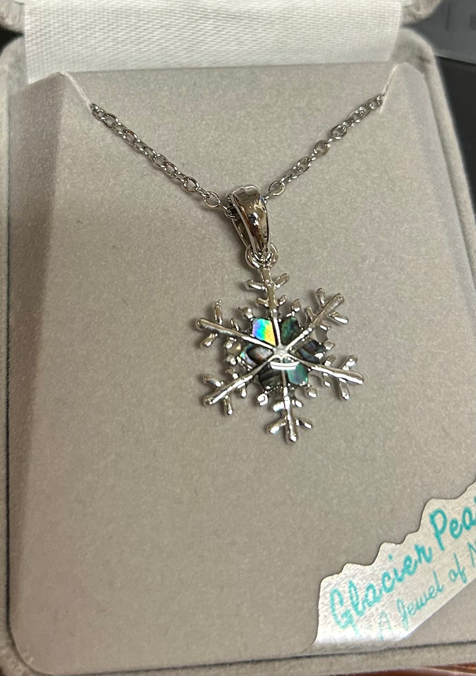 Glacial Pearle Necklace Snowflake