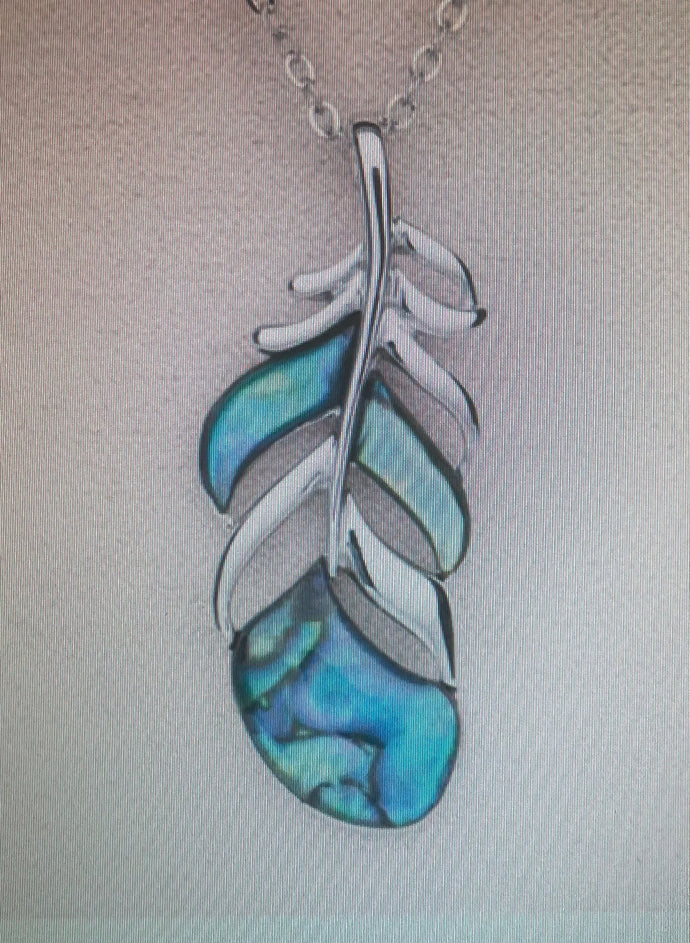 Glacier Pearle Necklace Floating Feather